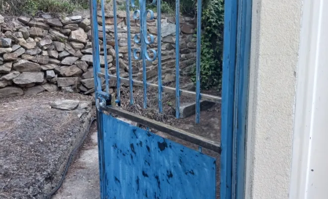 Peinture sur des barreaudages dans une copropriété au Lavandou , Le Lavandou, Le Peintre